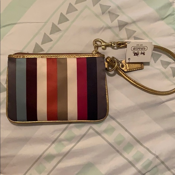SOLD - NWT COACH Julia SP Legacy small wristlet #46809B - Picture 2 of 5
